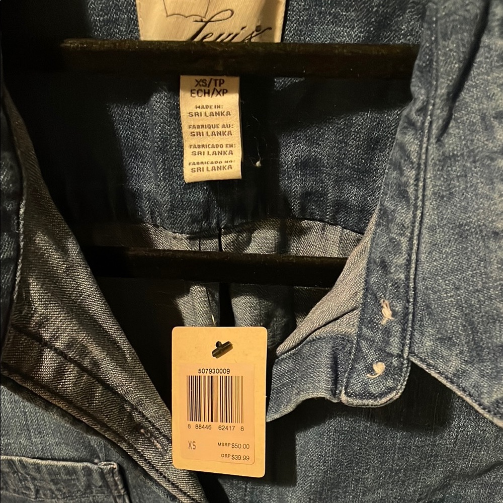 Levi’s Sleeveless Denim Button-Front Shirt - Blue - Picture 2 of 2